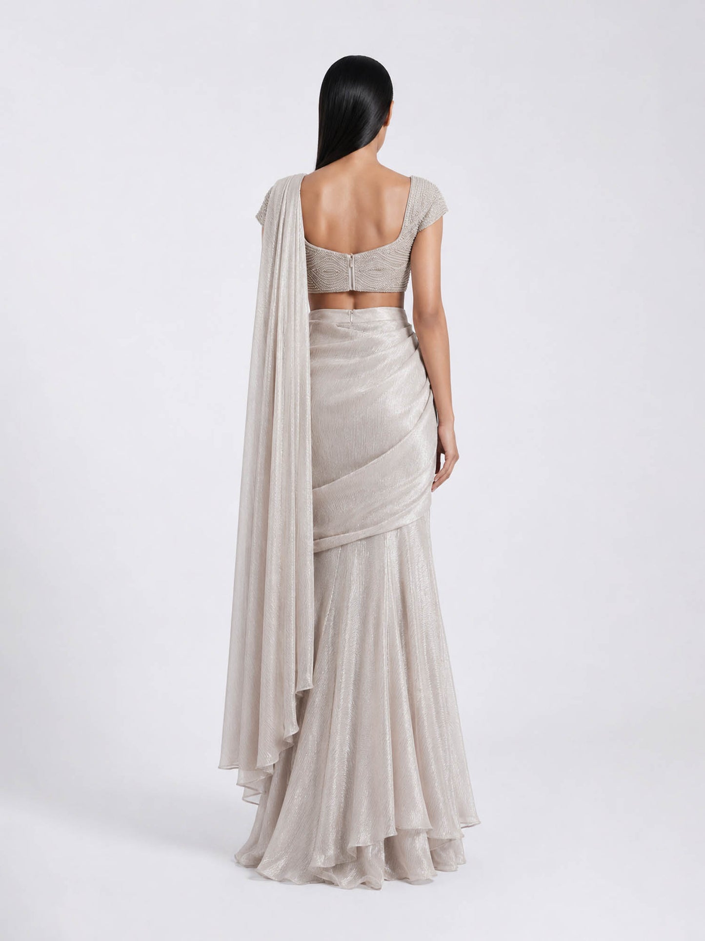 Fluid draped saare