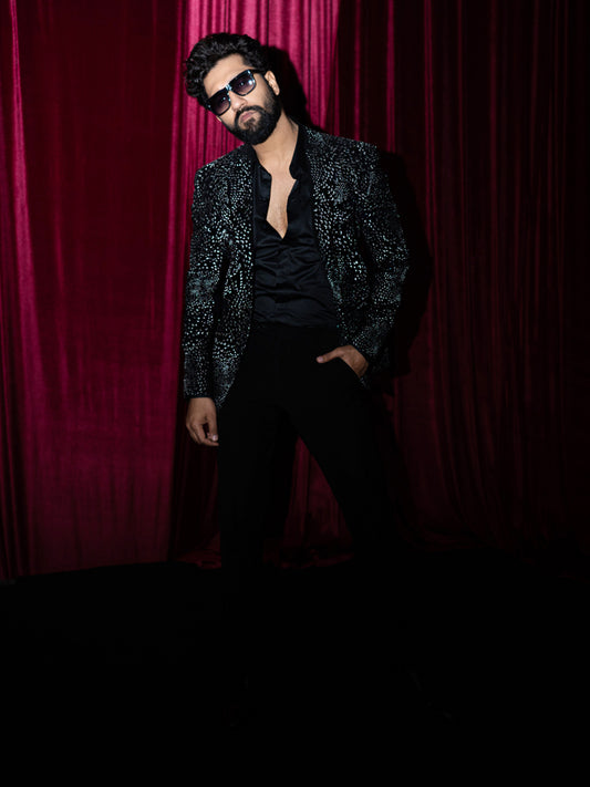 Vicky Kaushal ⢠In Structured Hand-Crafted Jacket