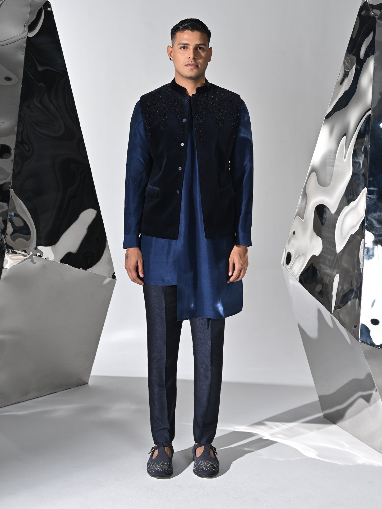 Handcrafted Navy Blue Bundi Set