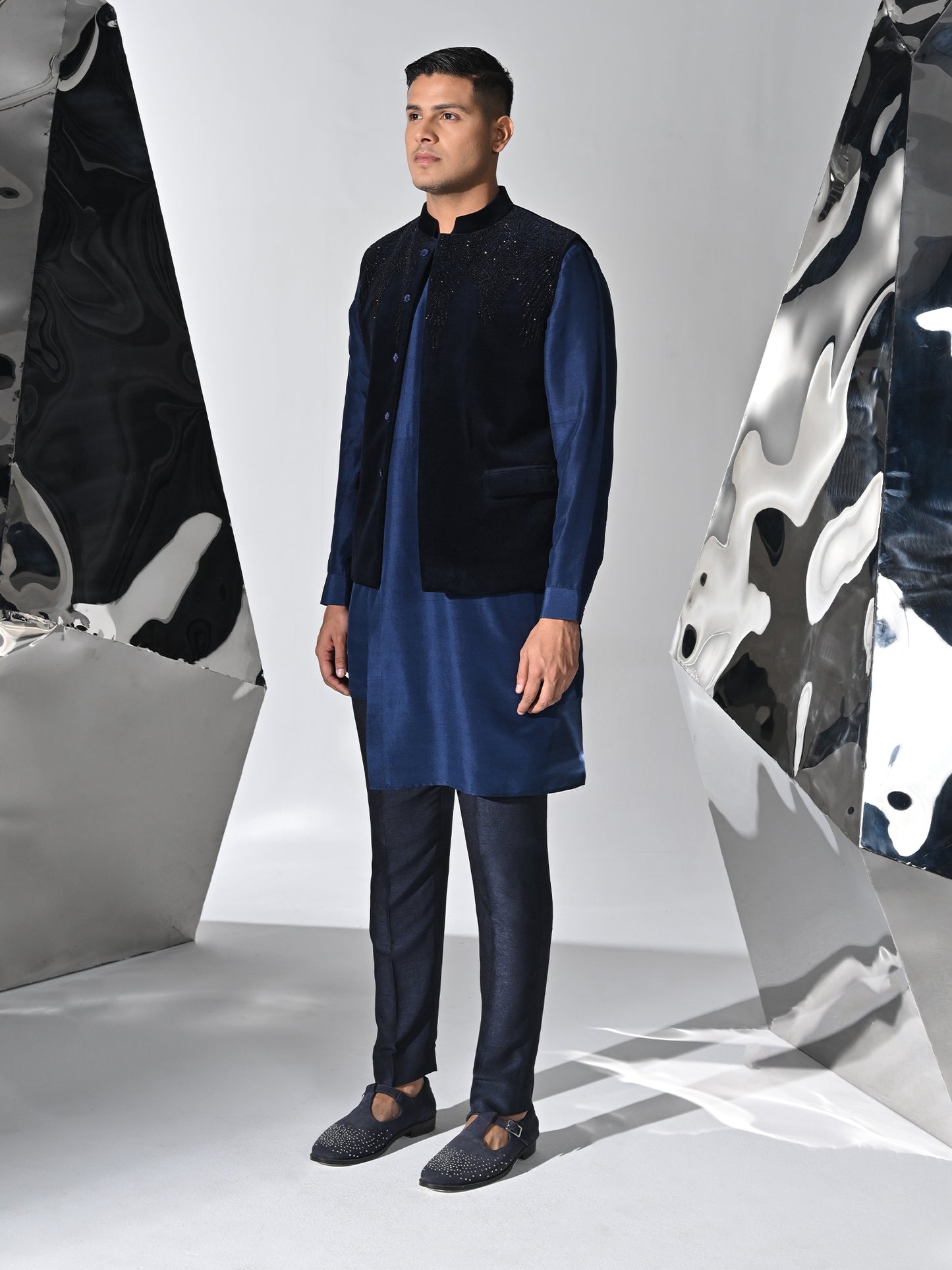 Handcrafted Navy Blue Bundi Set