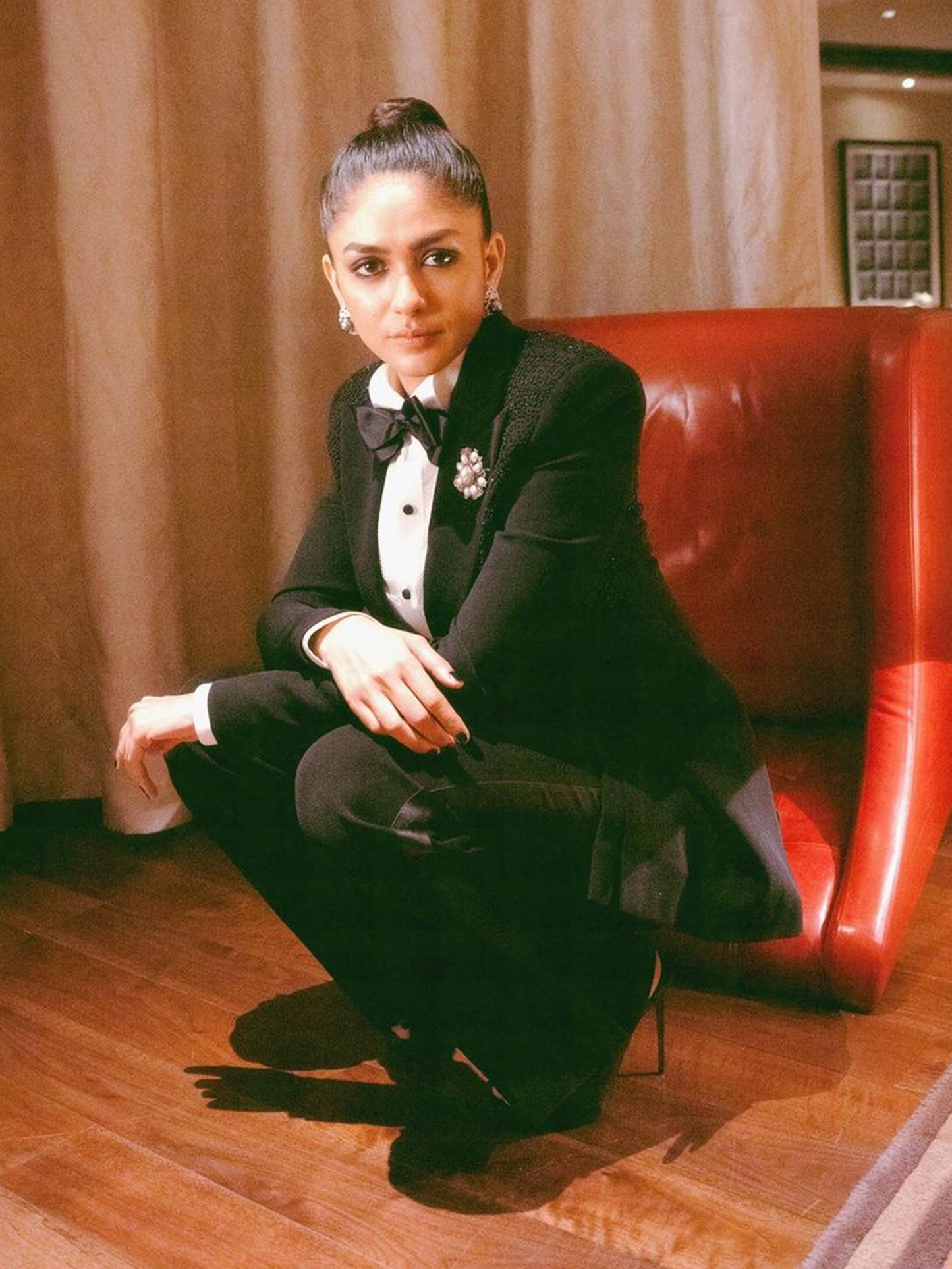 Mrunal Thakur In Black Classic Tuxedo Set