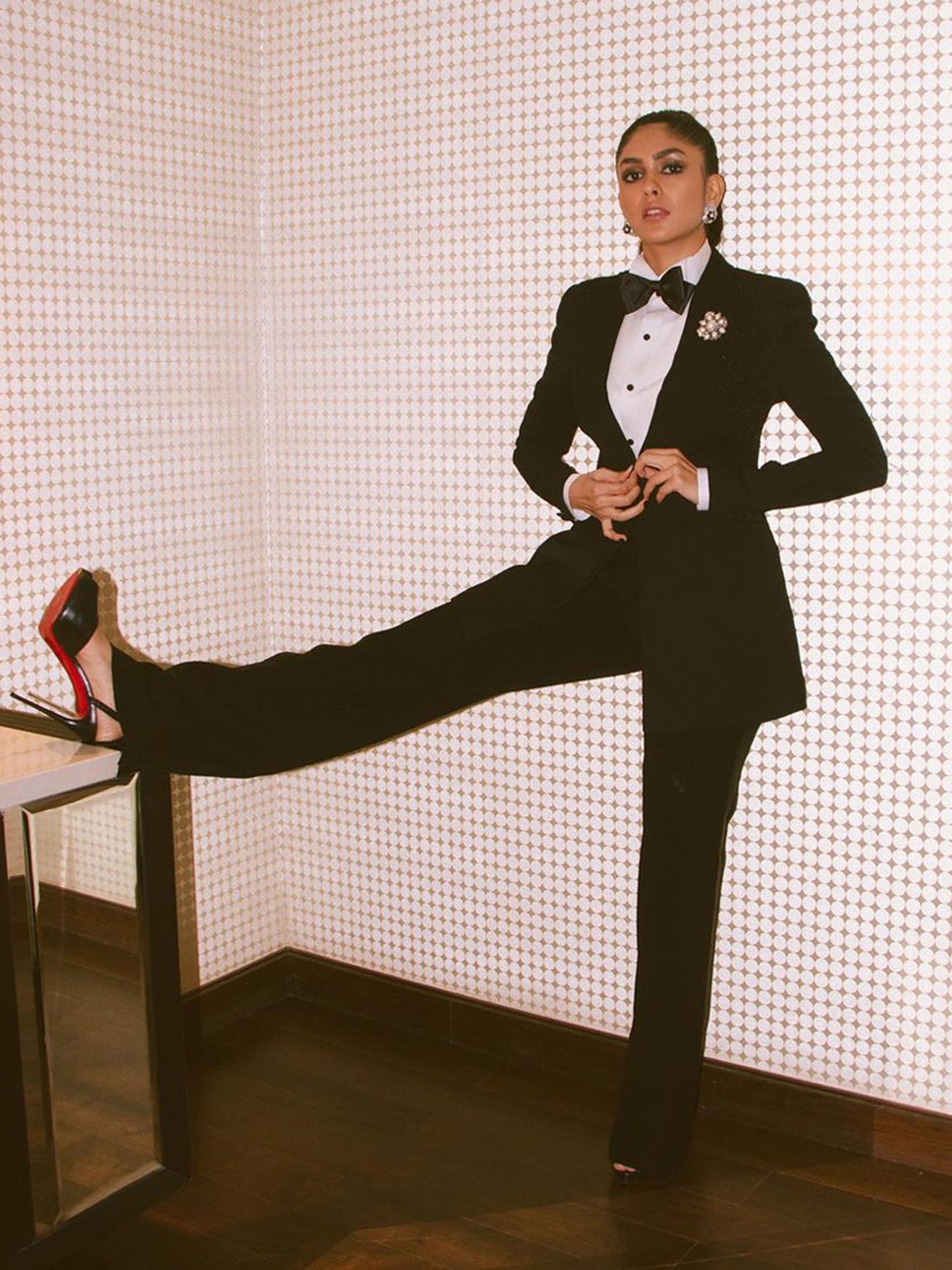 Mrunal Thakur In Black Classic Tuxedo Set