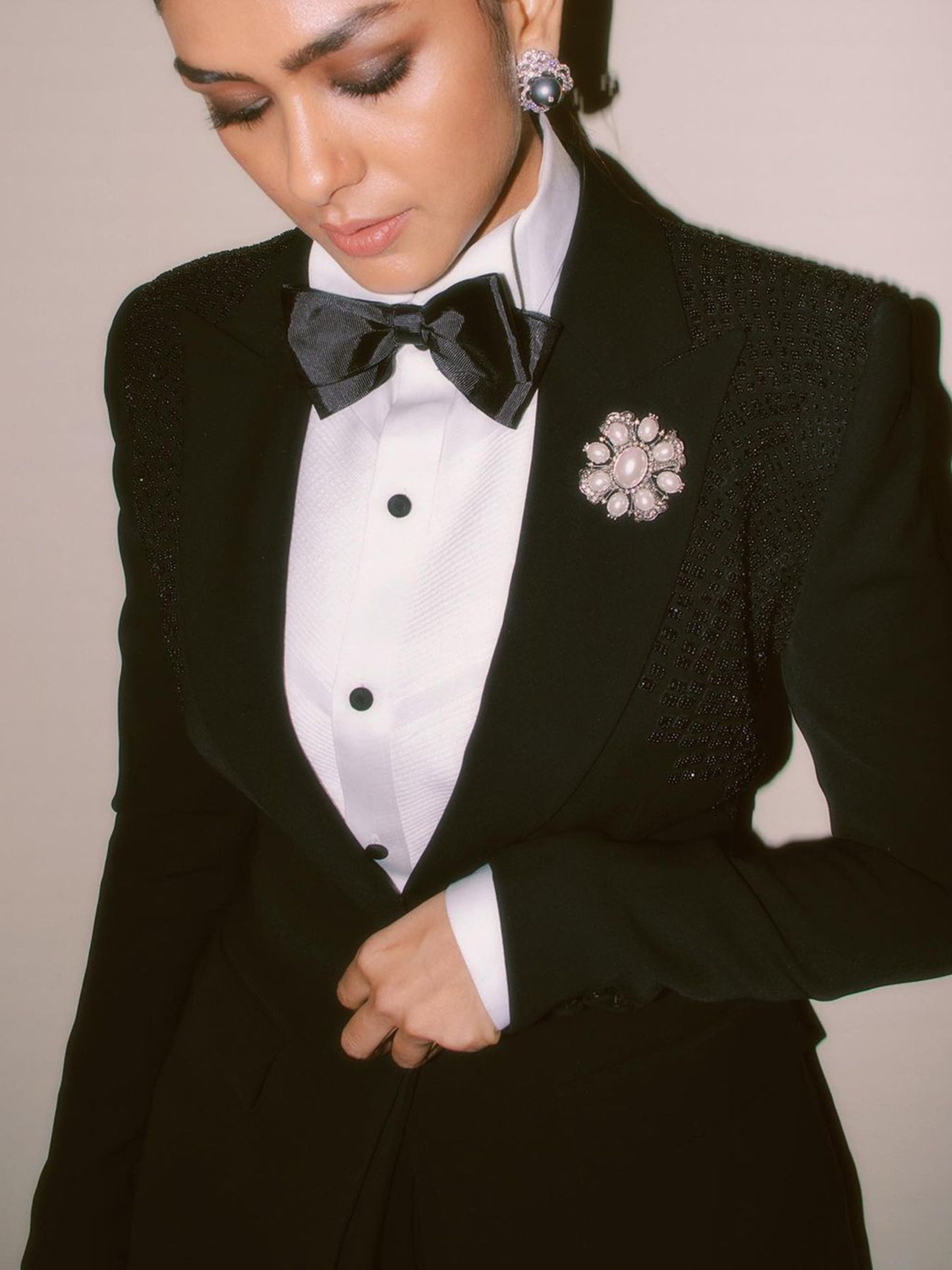 Mrunal Thakur In Black Classic Tuxedo Set