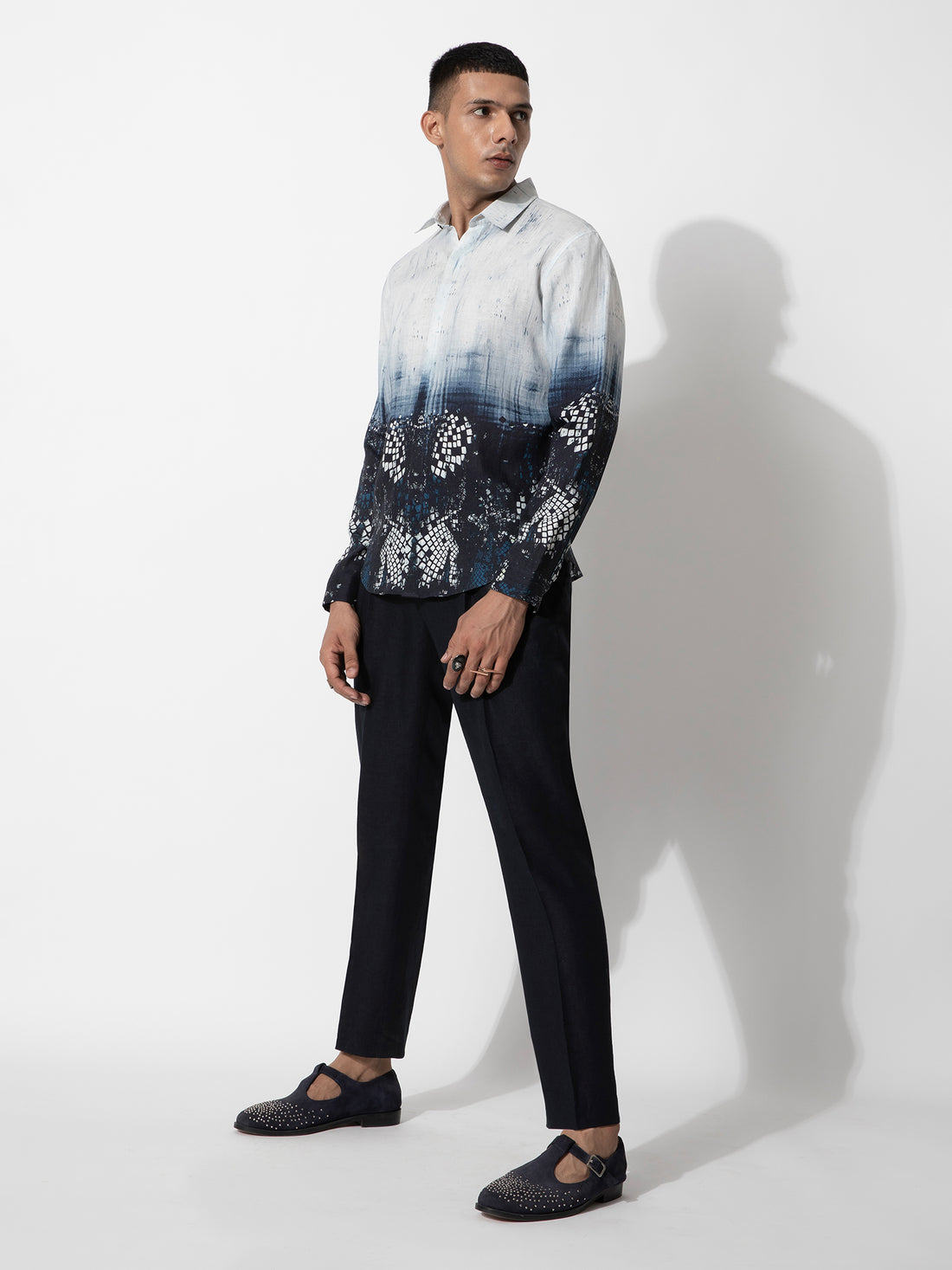 Texture With Geo Navy White Ombre