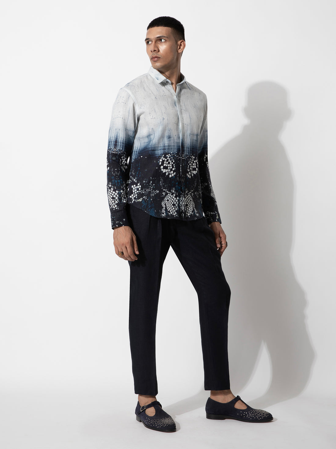 Texture With Geo Navy White Ombre