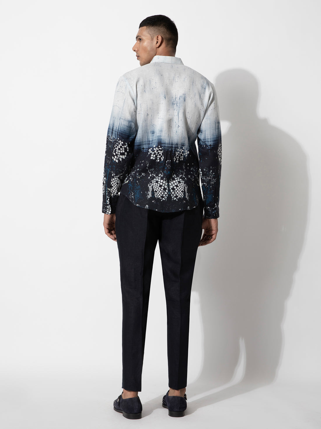 Texture With Geo Navy White Ombre