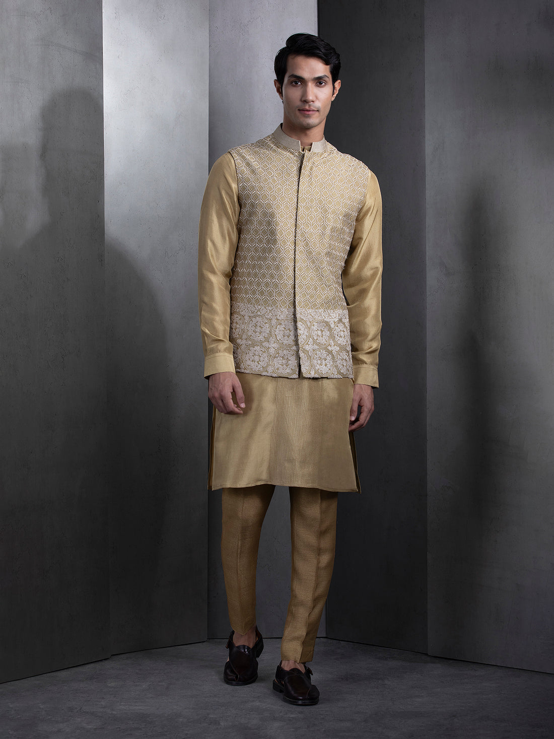 Leaf Green Embossed Gurdle Bundi Set