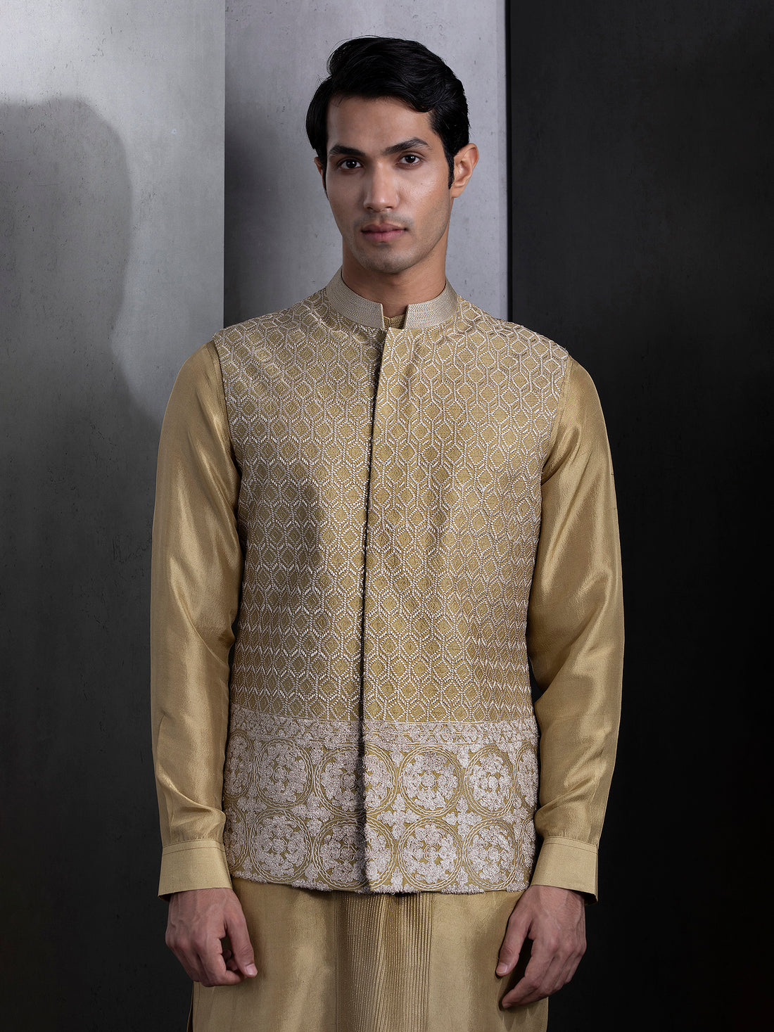 Leaf Green Embossed Gurdle Bundi Set